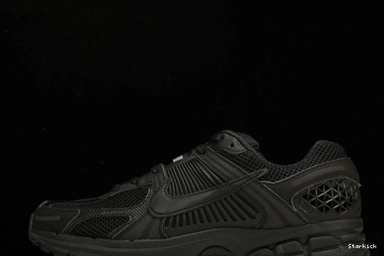 ZOOM BV1358-003 (2023) Triple 5 Black VOMERO NIKE 1027